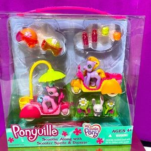 MY LITTLE PONY NWT 2006 PONYVILLE SCOOTIN’ ALONG WITH SCOOTER SPRITE & DAISYJO